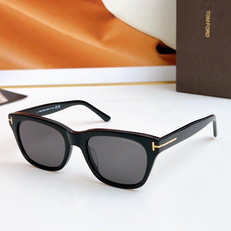 TOM FORD